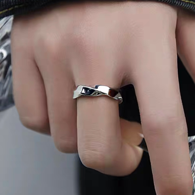 Mobius8 - 925 Silver